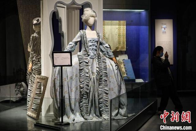 贵州省博物馆：《锦绣世界——国际丝绸艺术展》吸引观众